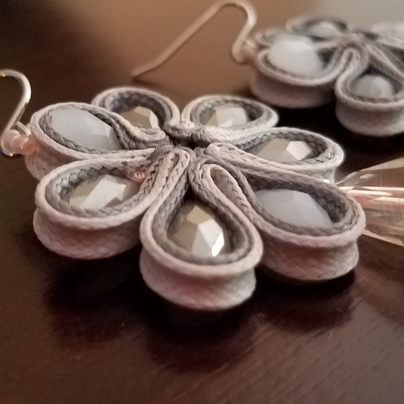 LAST 2!  NWT Silk Laced Floral Earrings - Picture 4 of 5